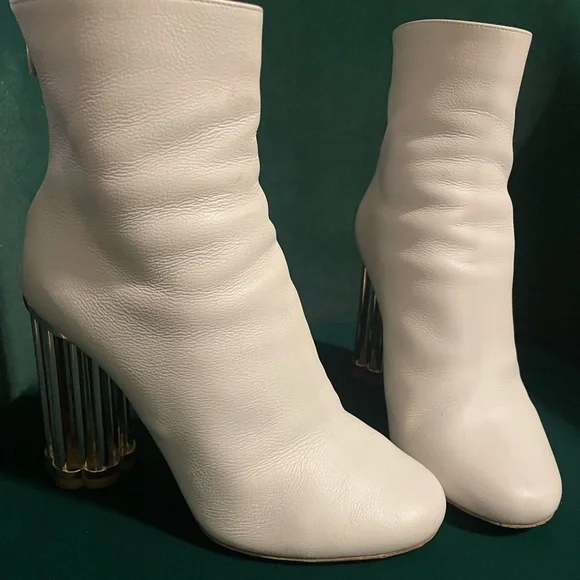 SALVATORE FERRAGAMO WHITE BOOTIES - Picture 2 of 7